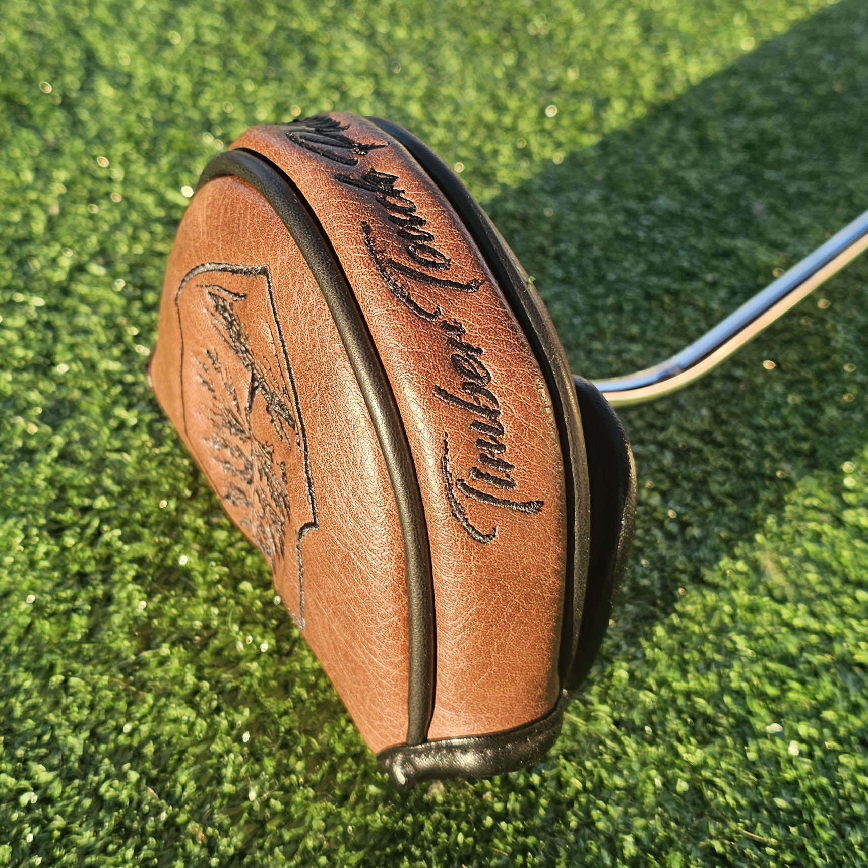 Putter cover Center Shaft deep brown with logo