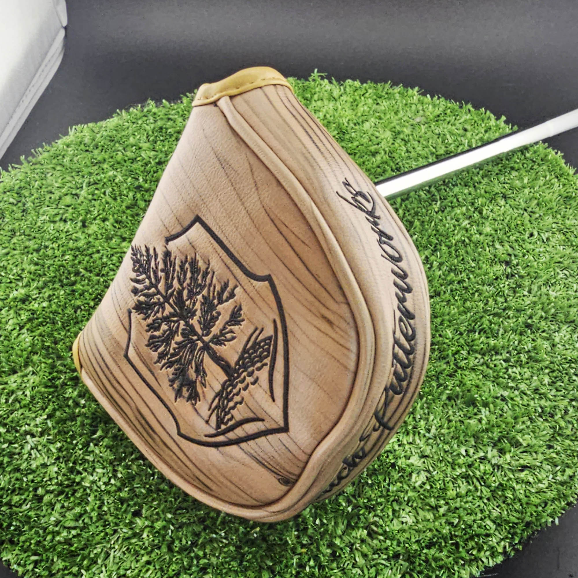 TimberTouch tan wood grain putter cover mid-mallet size