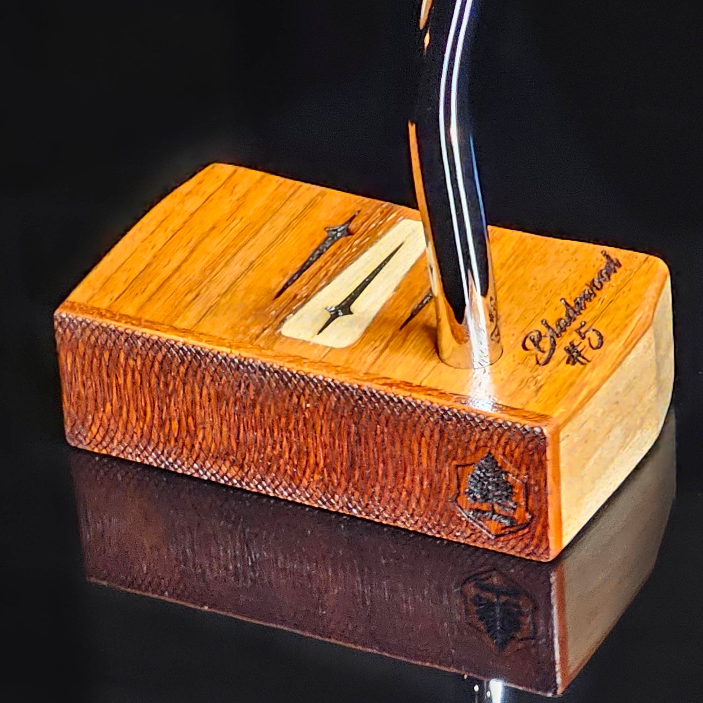 Bloodwood top and faceplate putter with Mahogany body.  Inlay design