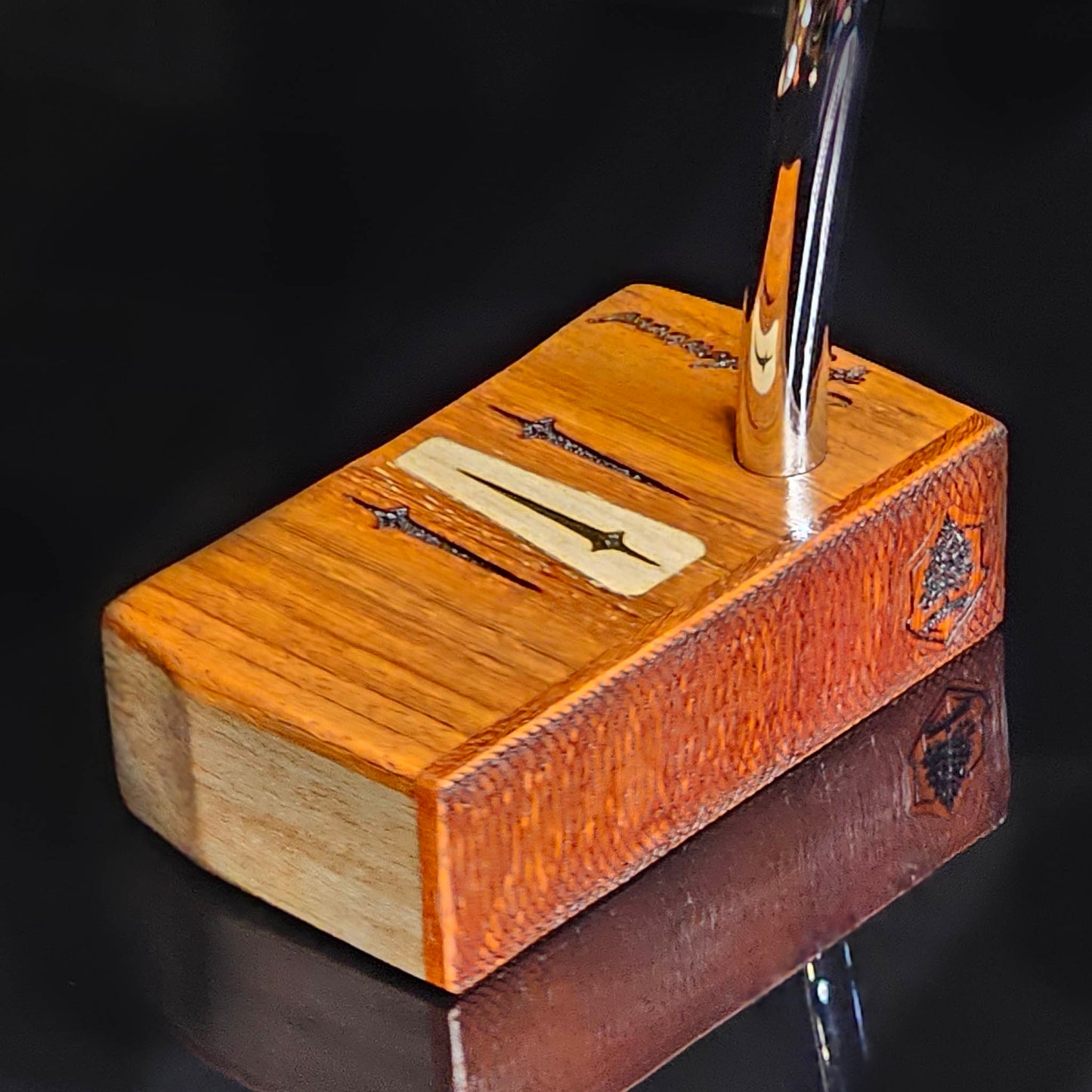 Bloodwood top and faceplate putter with Mahogany body.  Inlay design