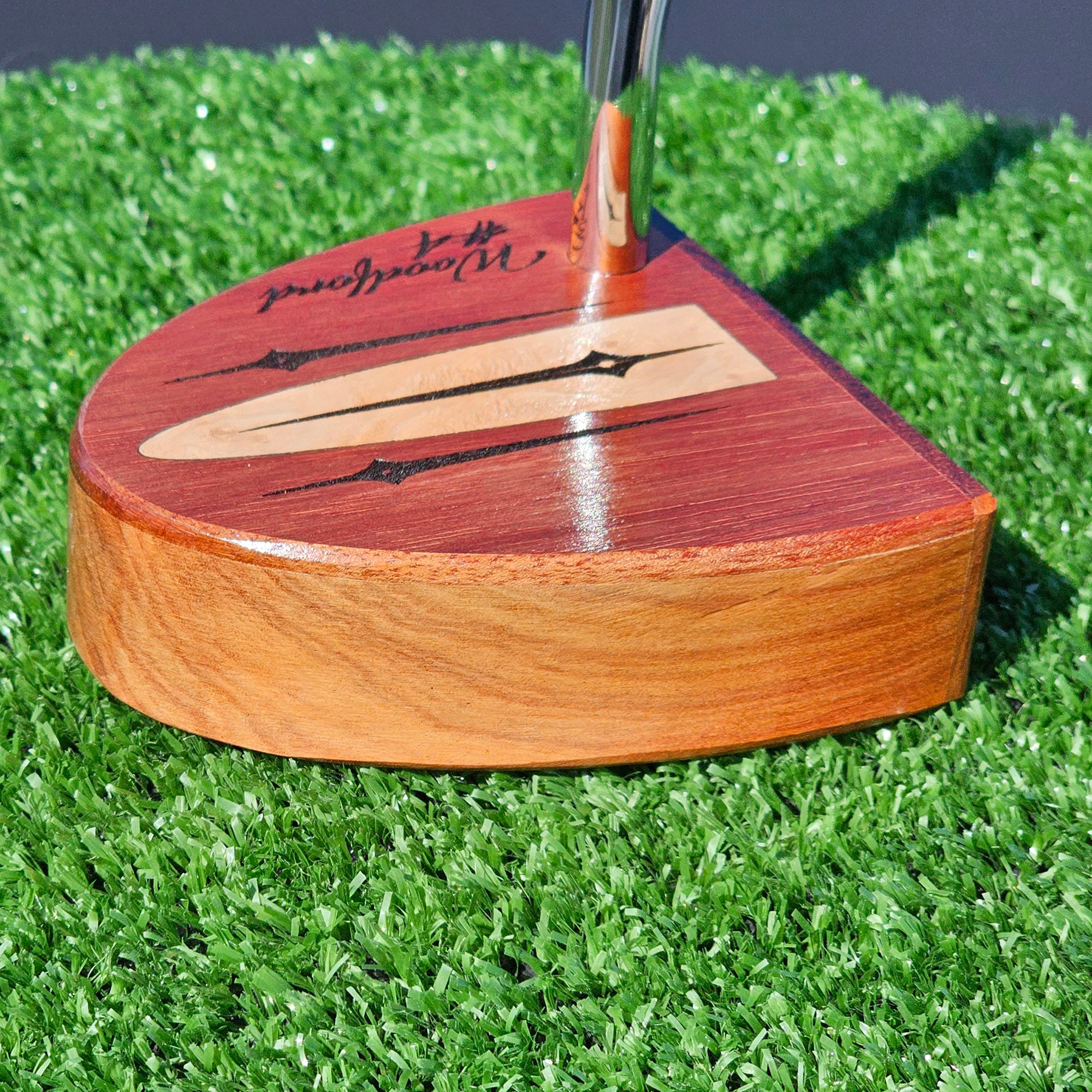 Bloodwood putter with Lacewood inlay