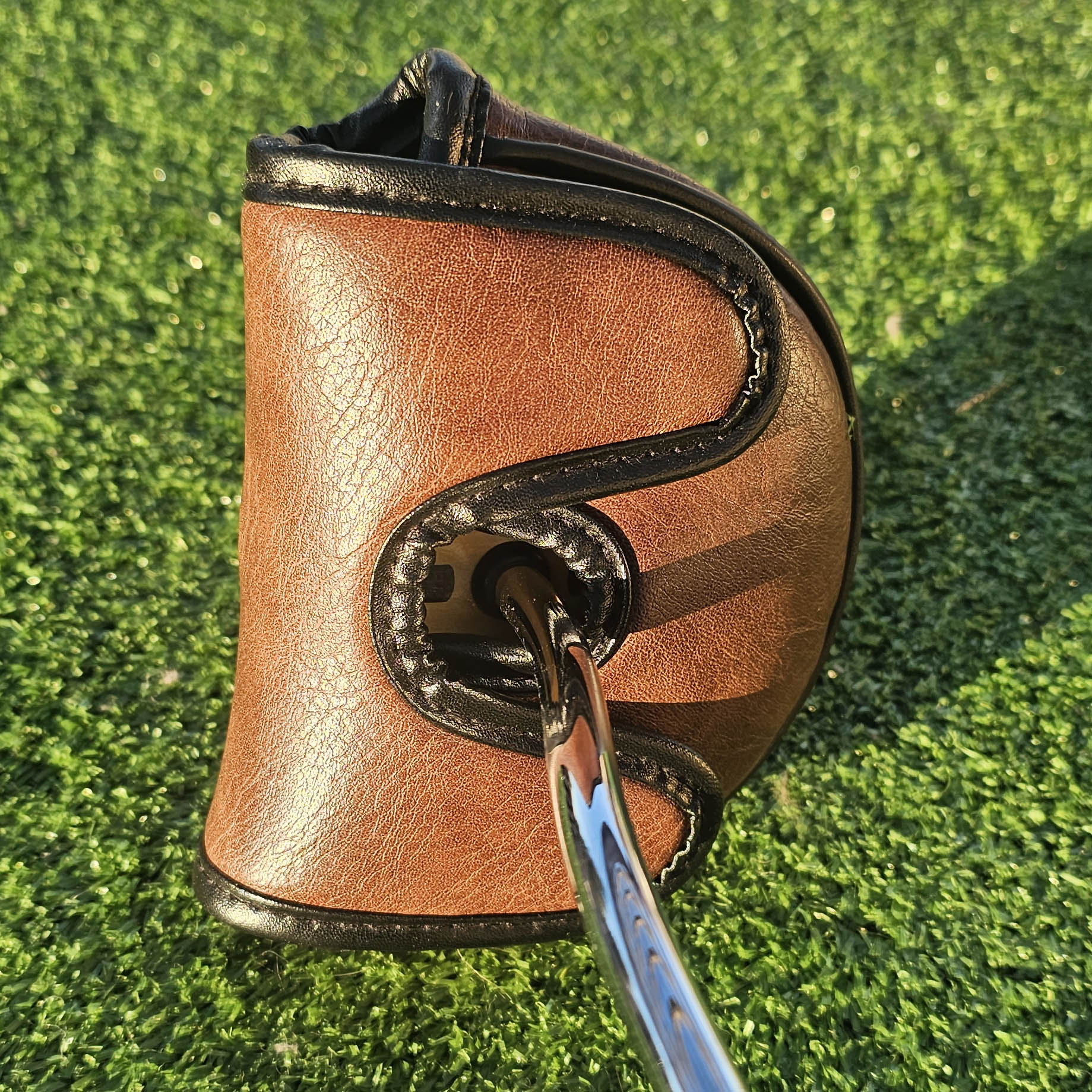 Putter cover Center Shaft deep brown with logo